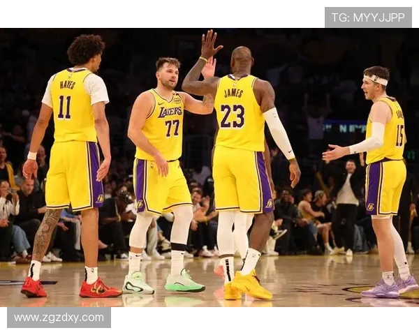 原创詹姆斯和东契奇未登场,湖人一节崩盘,里夫斯的问题显现出来 原创詹姆斯和东契奇未登场,湖人一节崩盘,里夫斯的问题显现出来